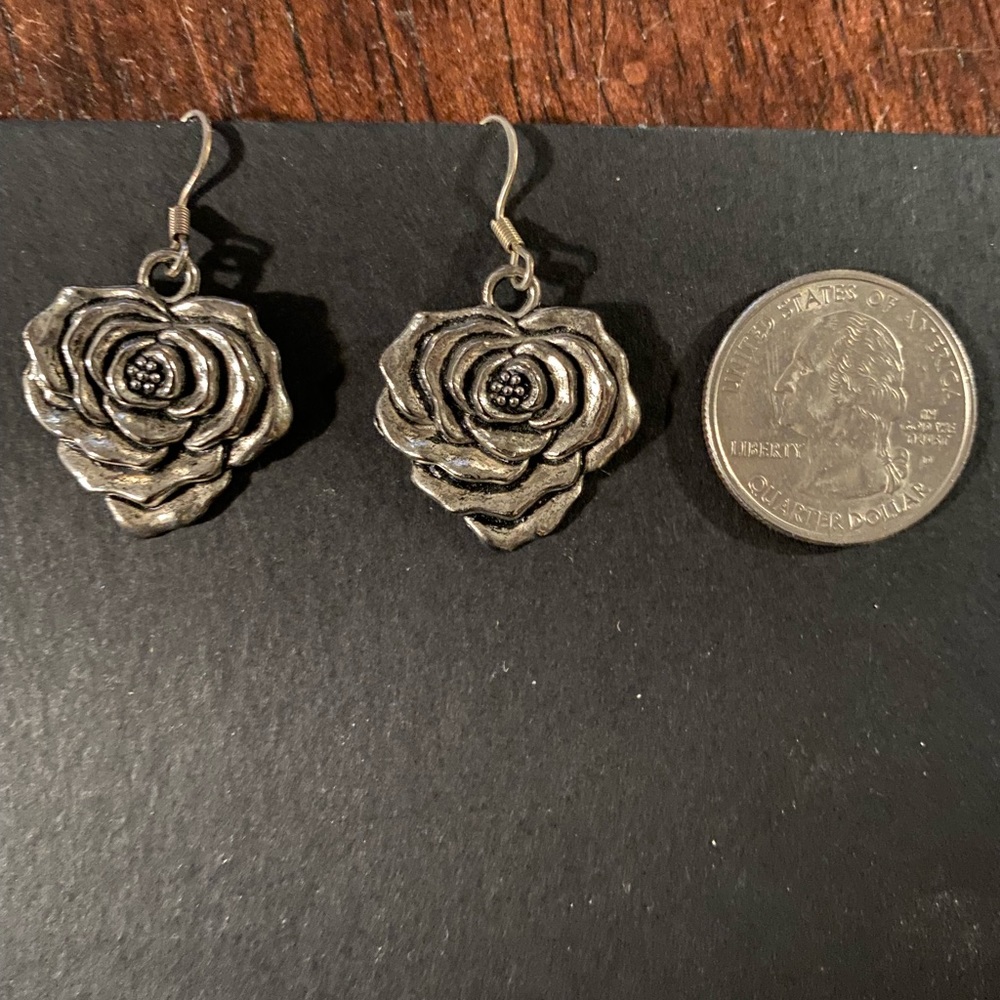 Silver dangle heart rose earrings